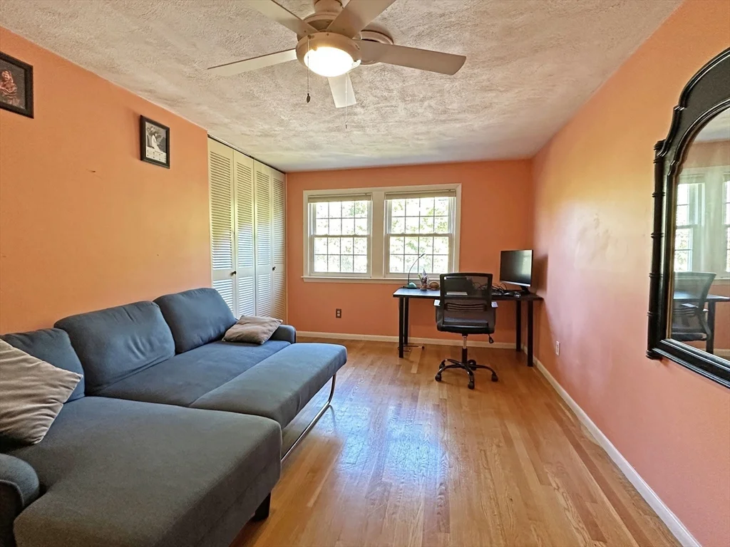 3 bed, 2 bath apartment for rent at 32 Hammond Pond Pkwy Unit 32, Chestnut Hill — photo 9 of 24