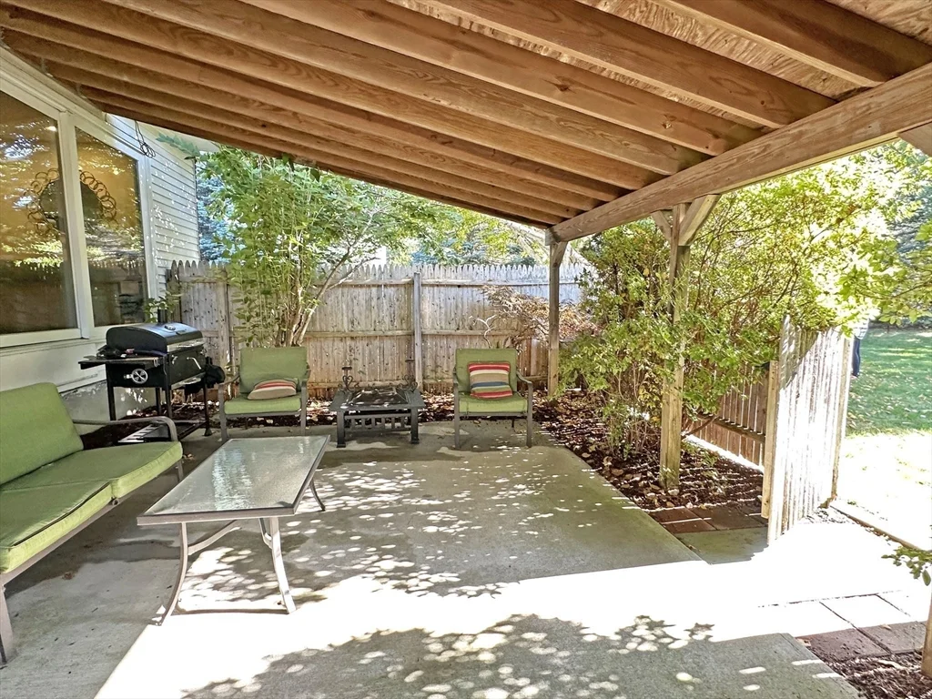 3 bed, 2 bath apartment for rent at 32 Hammond Pond Pkwy Unit 32, Chestnut Hill — photo 17 of 24