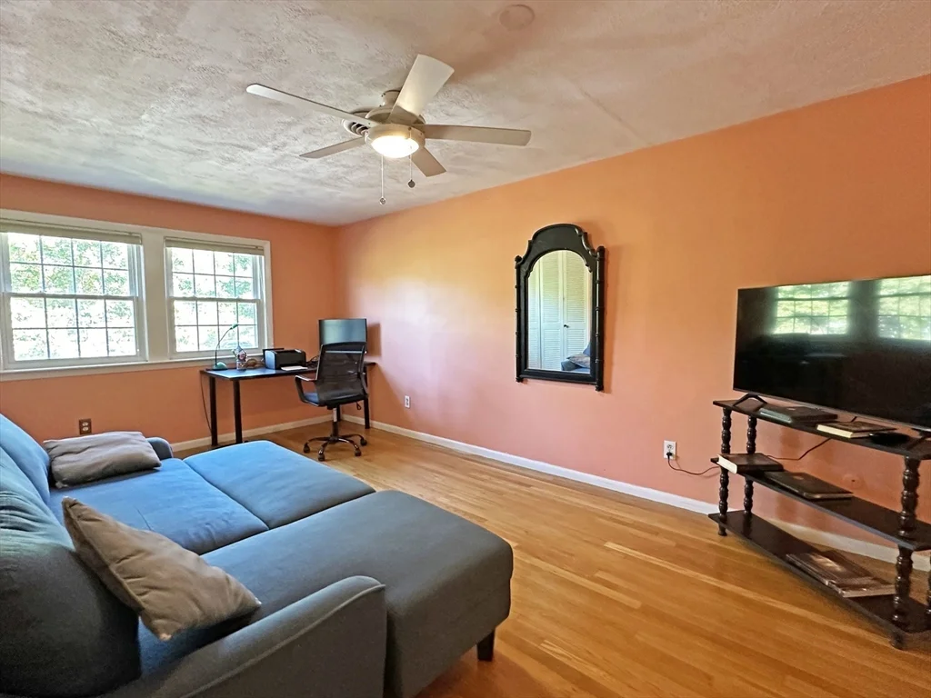 3 bed, 2 bath apartment for rent at 32 Hammond Pond Pkwy Unit 32, Chestnut Hill — photo 10 of 24