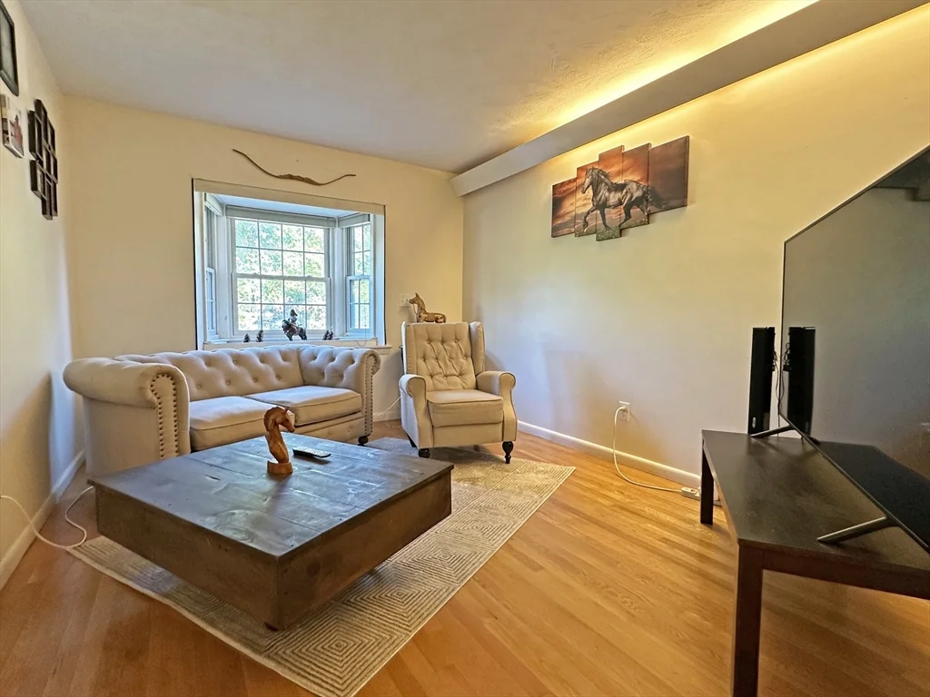 3 bed, 2 bath apartment for rent at 32 Hammond Pond Pkwy Unit 32, Chestnut Hill — photo 6 of 24