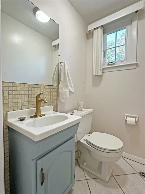 3 bed, 2 bath apartment for rent at 32 Hammond Pond Pkwy Unit 32, Chestnut Hill — photo 16 of 24