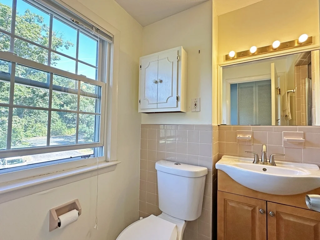 3 bed, 2 bath apartment for rent at 32 Hammond Pond Pkwy Unit 32, Chestnut Hill — photo 14 of 24