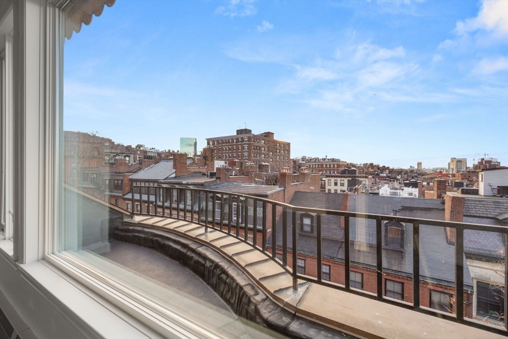 2 bed, 1 bath apartment for rent at 32 Hancock St Unit 5B, Beacon Hill — photo 4 of 24