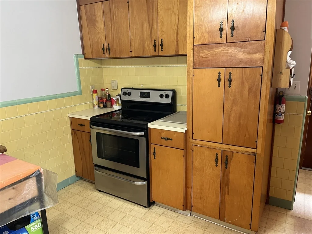 3 bed, 2 bath apartment for rent at 32 Harriet Ave, Shrewsbury — photo 5 of 10