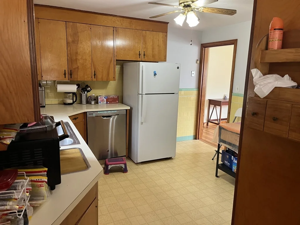 3 bed, 2 bath apartment for rent at 32 Harriet Ave, Shrewsbury — photo 4 of 10