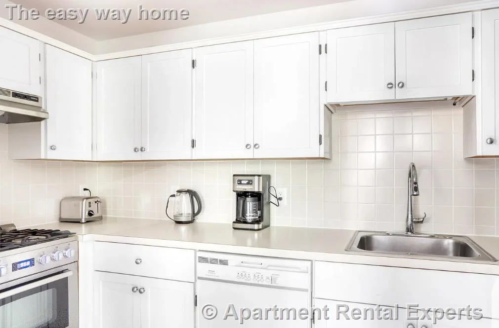 2 bed, 1 bath apartment for rent at 32 Healey St, Harvard Square — photo 5 of 23