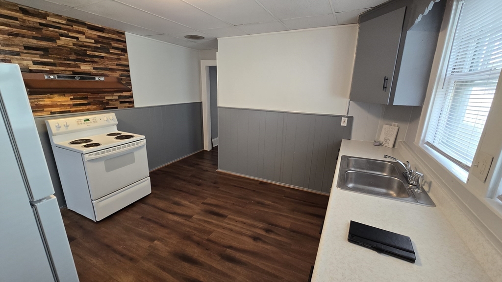 1 bed, 1 bath apartment for rent at 32 Hiawatha Unit 1, Boston — photo 3 of 15