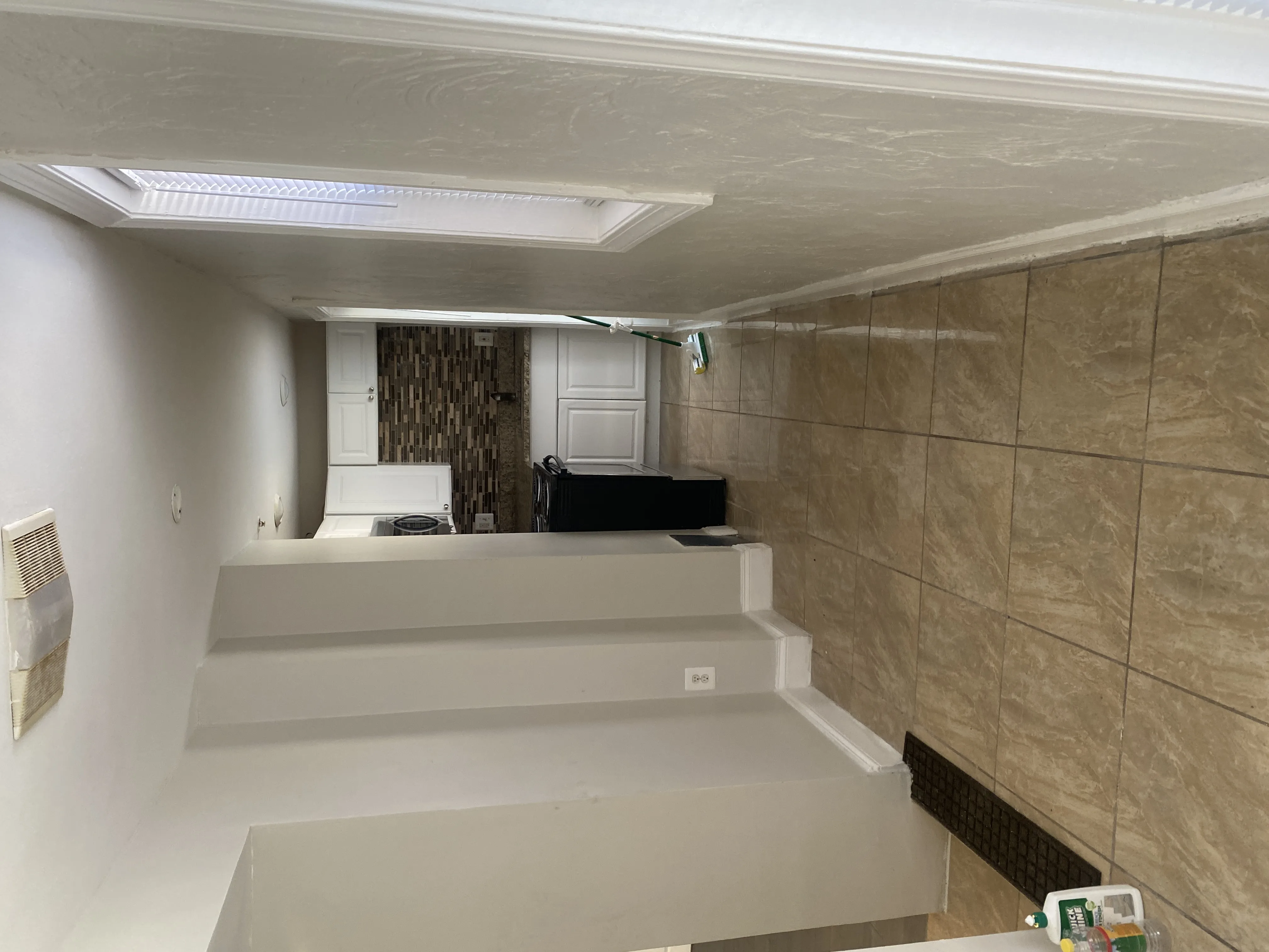 Studio bed, 1 bath apartment for rent at 32 Hinckley St Unit 1, Magoun Square — photo 3 of 10