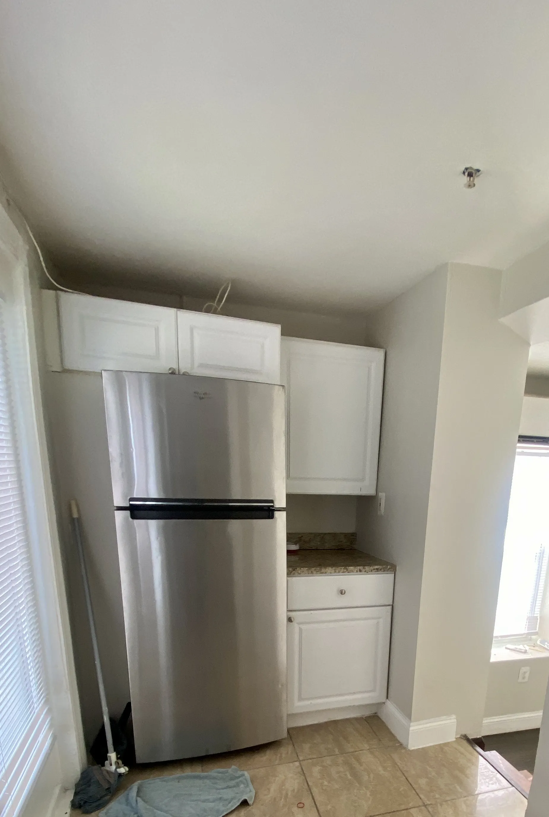 Studio bed, 1 bath apartment for rent at 32 Hinckley St Unit 1, Magoun Square — photo 2 of 10