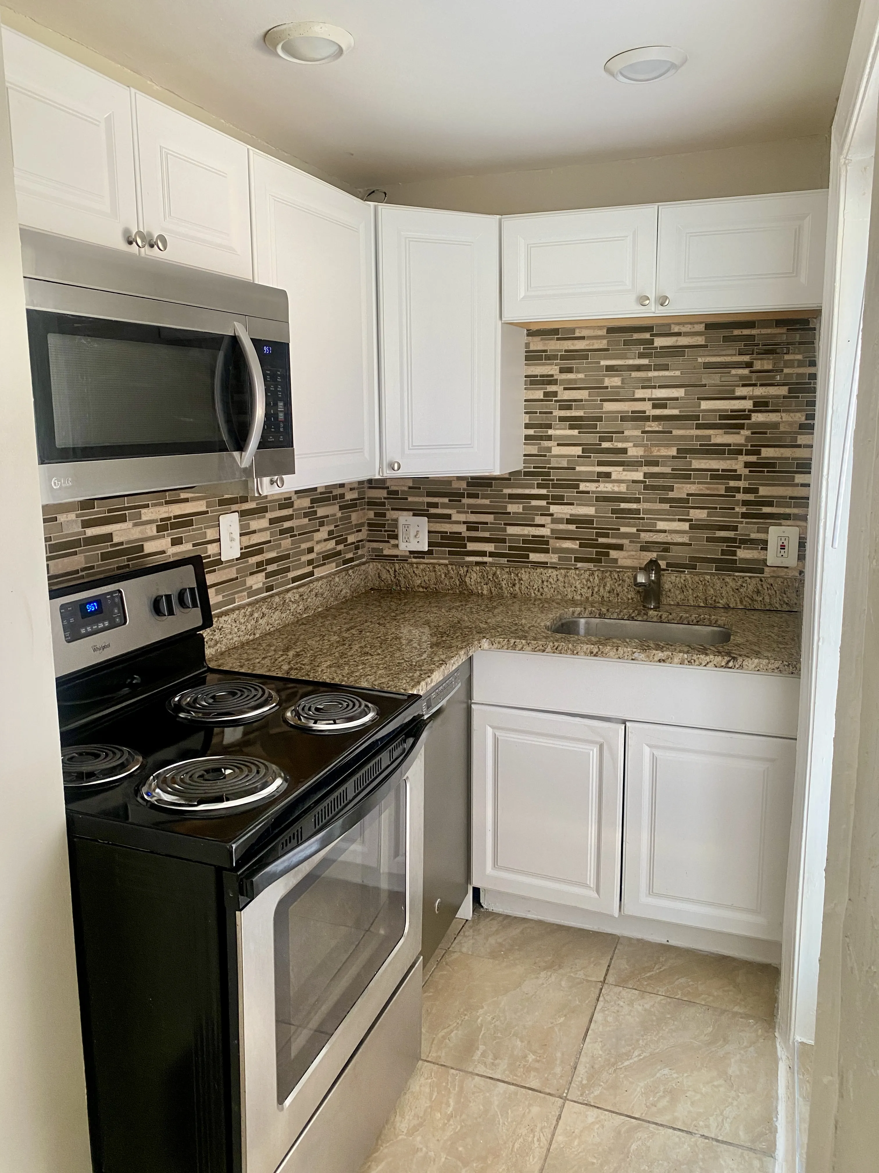 Studio bed, 1 bath apartment for rent at 32 Hinckley St Unit 1, Magoun Square — photo 1 of 10