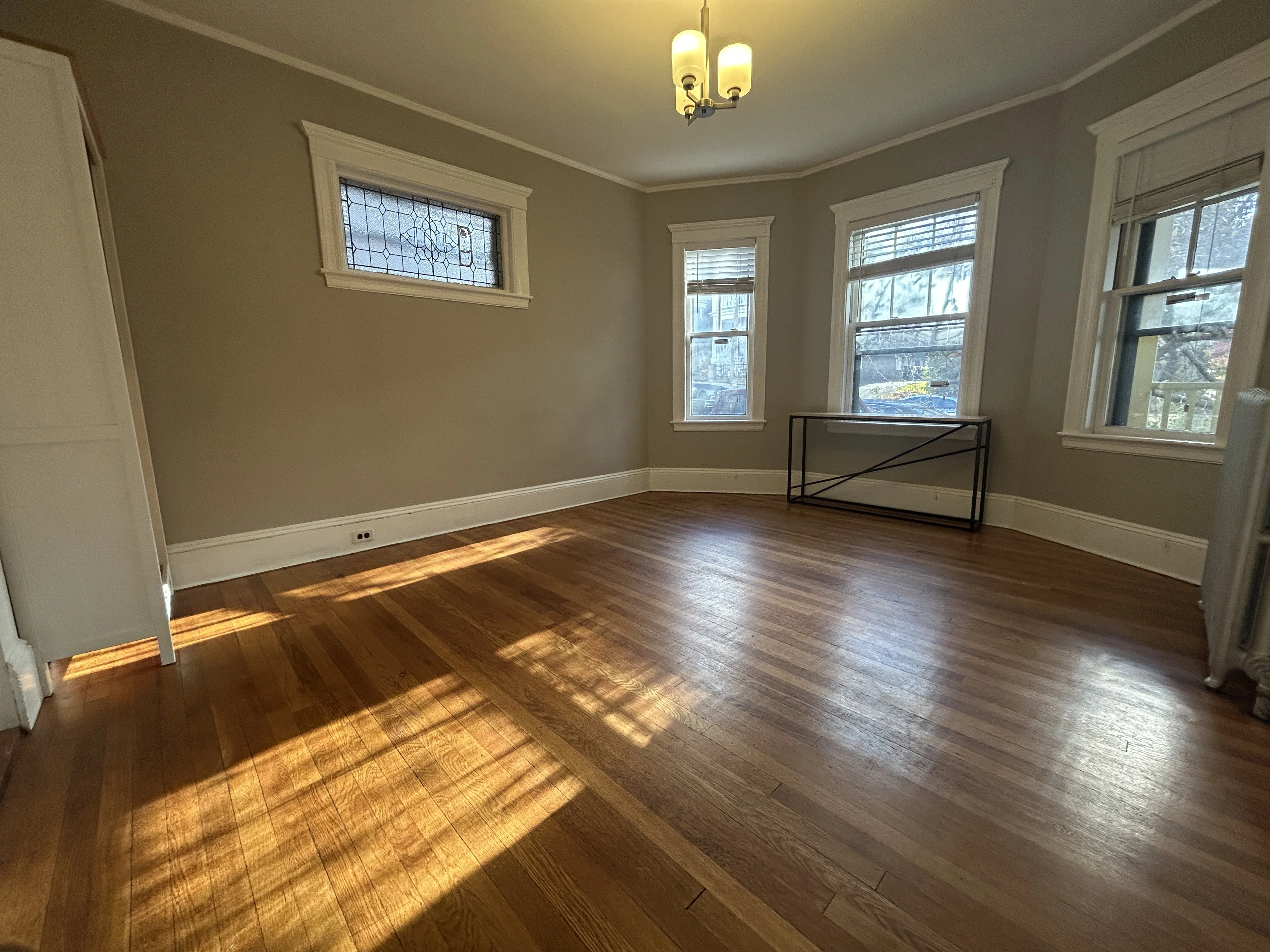 3 bed, 1 bath apartment for rent at 32 Iffley Rd Unit 1, Jamaica Plain — photo 1 of 18