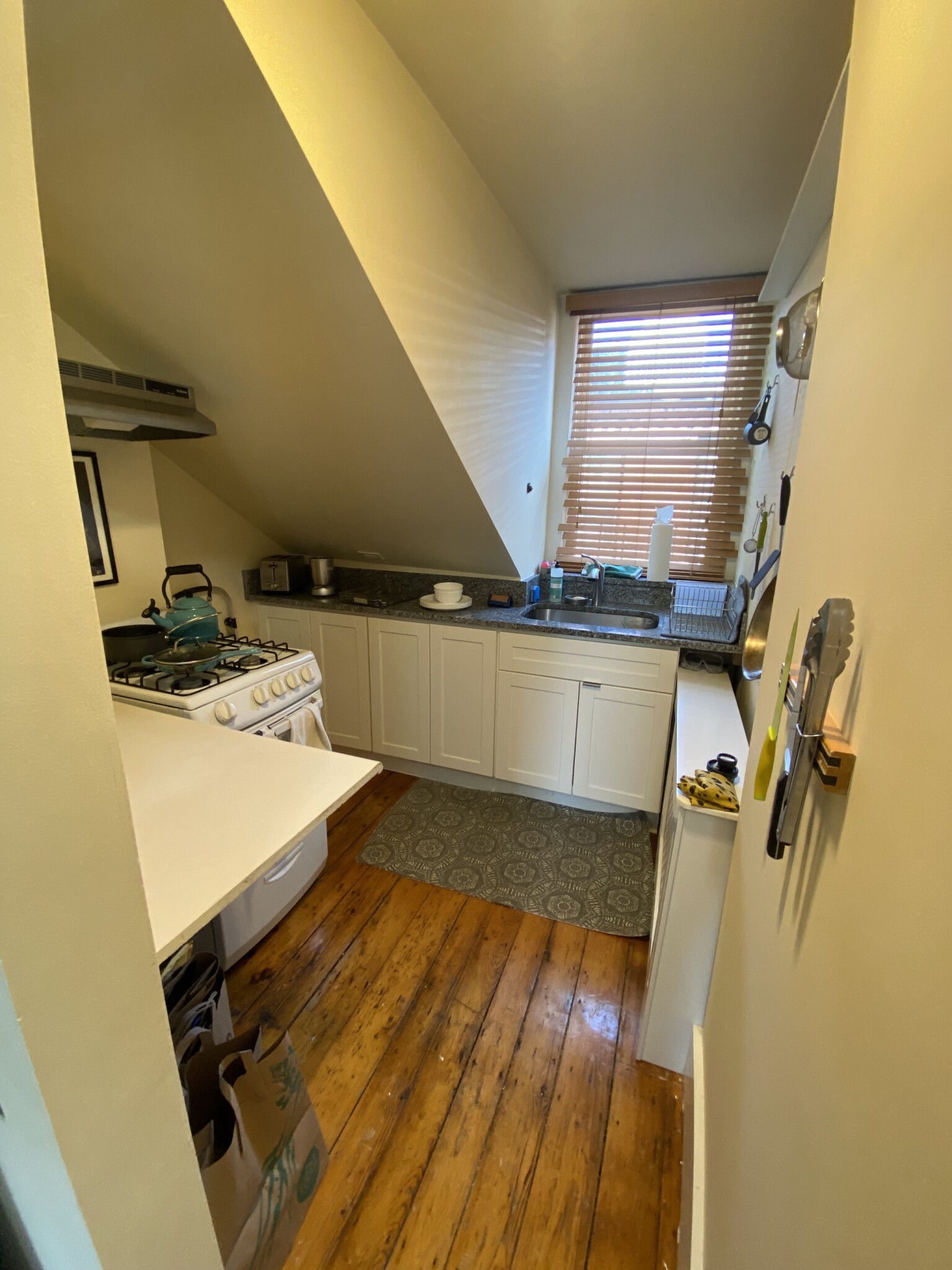 Studio bed, 1 bath apartment for rent at 32 Irving St Unit 4, Beacon Hill — photo 7 of 17