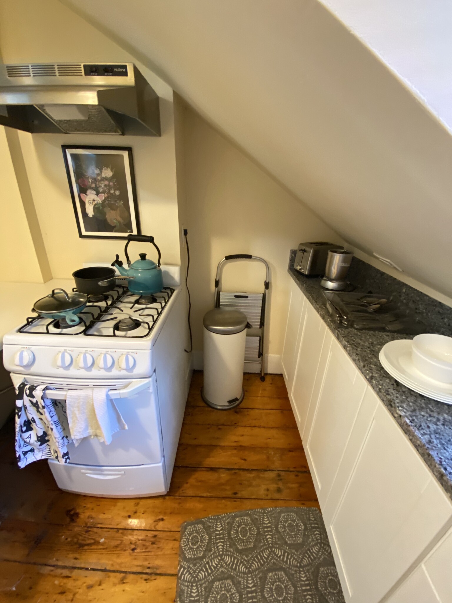 Studio bed, 1 bath apartment for rent at 32 Irving St Unit 4, Beacon Hill — photo 8 of 17