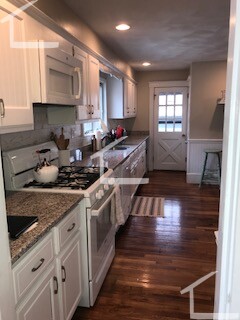 3 bed, 1 bath apartment for rent at 32 Irvington Rd Unit Duplex, West Somerville — photo 2 of 32