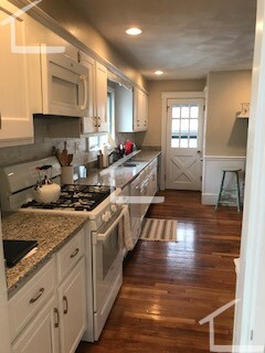 3 bed, 1 bath apartment for rent at 32 Irvington Rd Unit Duplex, West Somerville — photo 1 of 32
