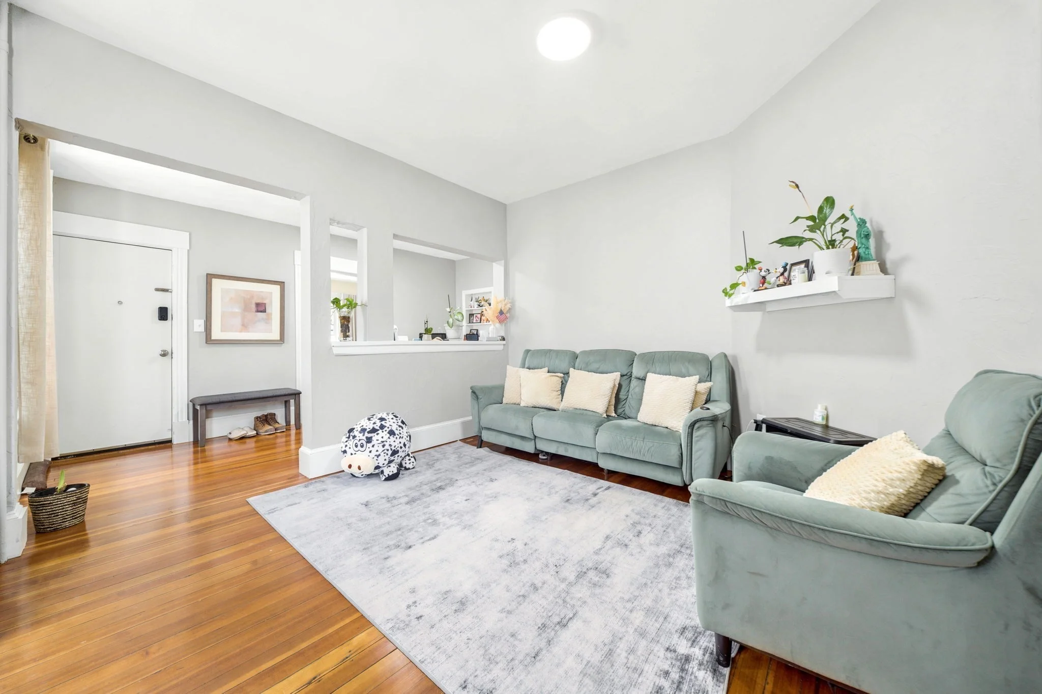 3 bed, 1 bath apartment for rent at 32 Irwin St Unit 1, Winthrop — photo 2 of 9