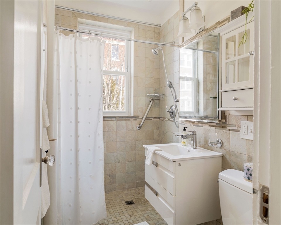 2 bed, 1 bath apartment for rent at 32 James St Unit 1, North Brookline — photo 5 of 8