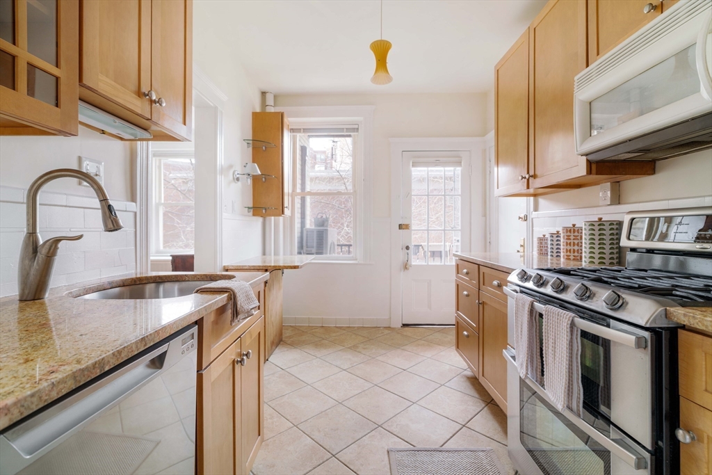 2 bed, 1 bath apartment for rent at 32 James St Unit 1, North Brookline — photo 4 of 8