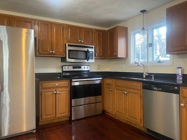 2 bed, 2 bath apartment for rent at 32 Jennifer Ln Unit 2, Peabody — photo 4 of 15