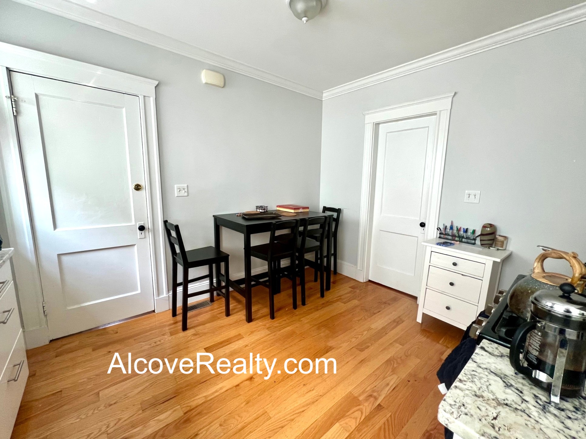 3 bed, 1 bath apartment for rent at 32 Leonard St Unit 1, Tufts — photo 3 of 16