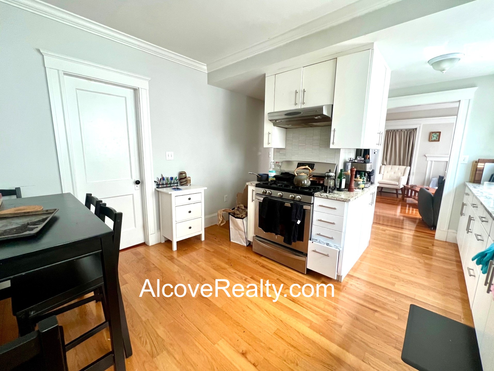 3 bed, 1 bath apartment for rent at 32 Leonard St Unit 1, Tufts — photo 4 of 16