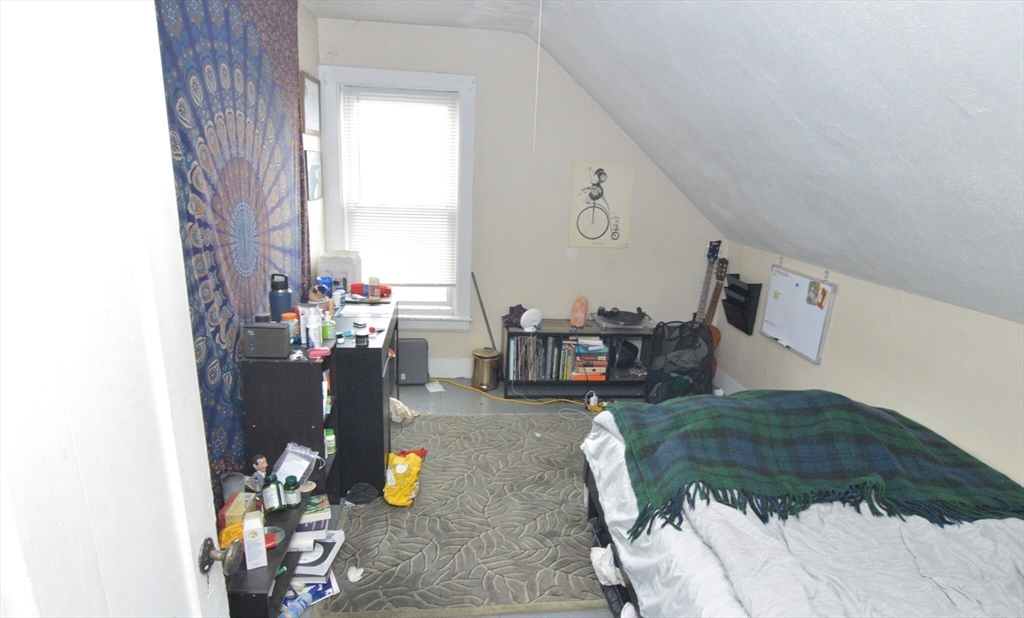 3 bed, 1 bath apartment for rent at 32 Linden St Unit 2, Allston — photo 5 of 7