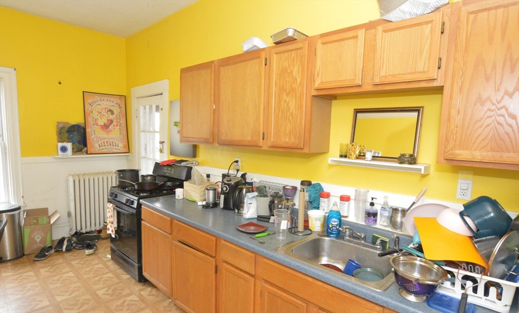 3 bed, 1 bath apartment for rent at 32 Linden St Unit 2, Allston — photo 2 of 7