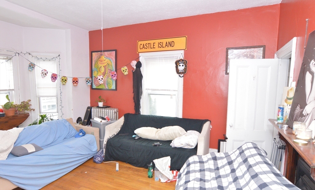 3 bed, 1 bath apartment for rent at 32 Linden St Unit 2, Allston — photo 4 of 7