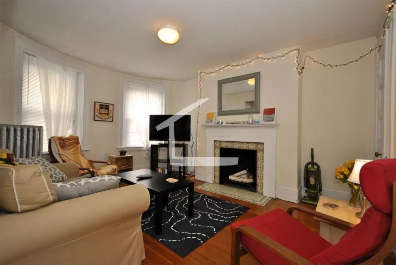 4 bed, 2 bath apartment for rent at 32 Linden St Unit 4, Central Village — photo 3 of 10
