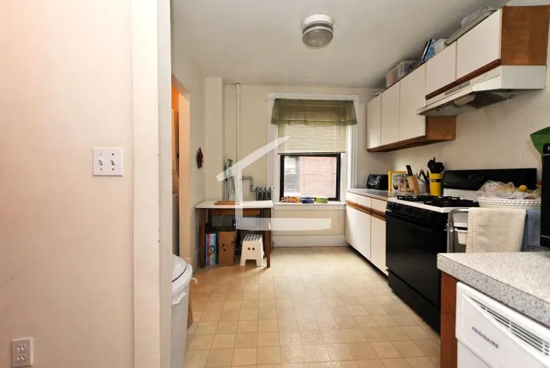 4 bed, 2 bath apartment for rent at 32 Linden St Unit 4, Central Village — photo 5 of 10