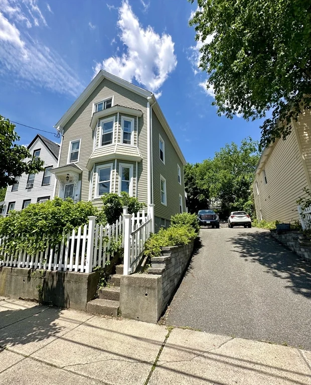 2 bed, 1 bath apartment for rent at 32 Louis St Unit 1, Bellingham Square — photo 1 of 10