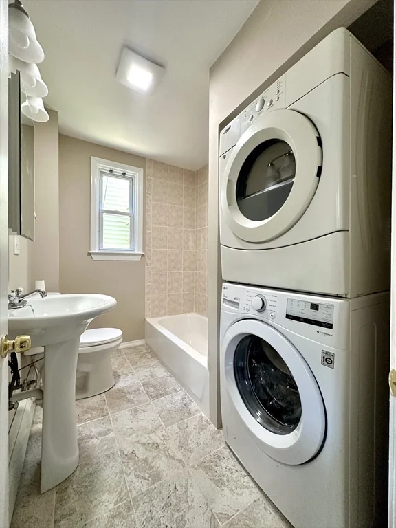 2 bed, 1 bath apartment for rent at 32 Louis St Unit 1, Bellingham Square — photo 3 of 10