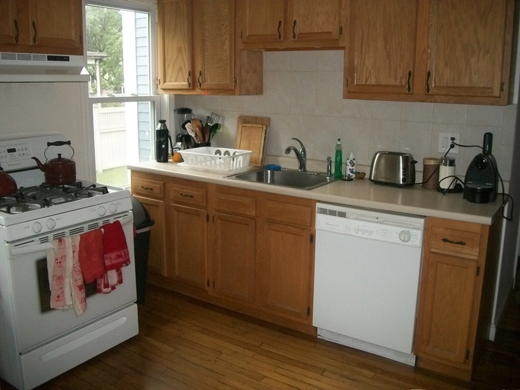 2 bed, 1 bath apartment for rent at 32 Magazine St Unit 1, Cambridgeport — photo 4 of 10