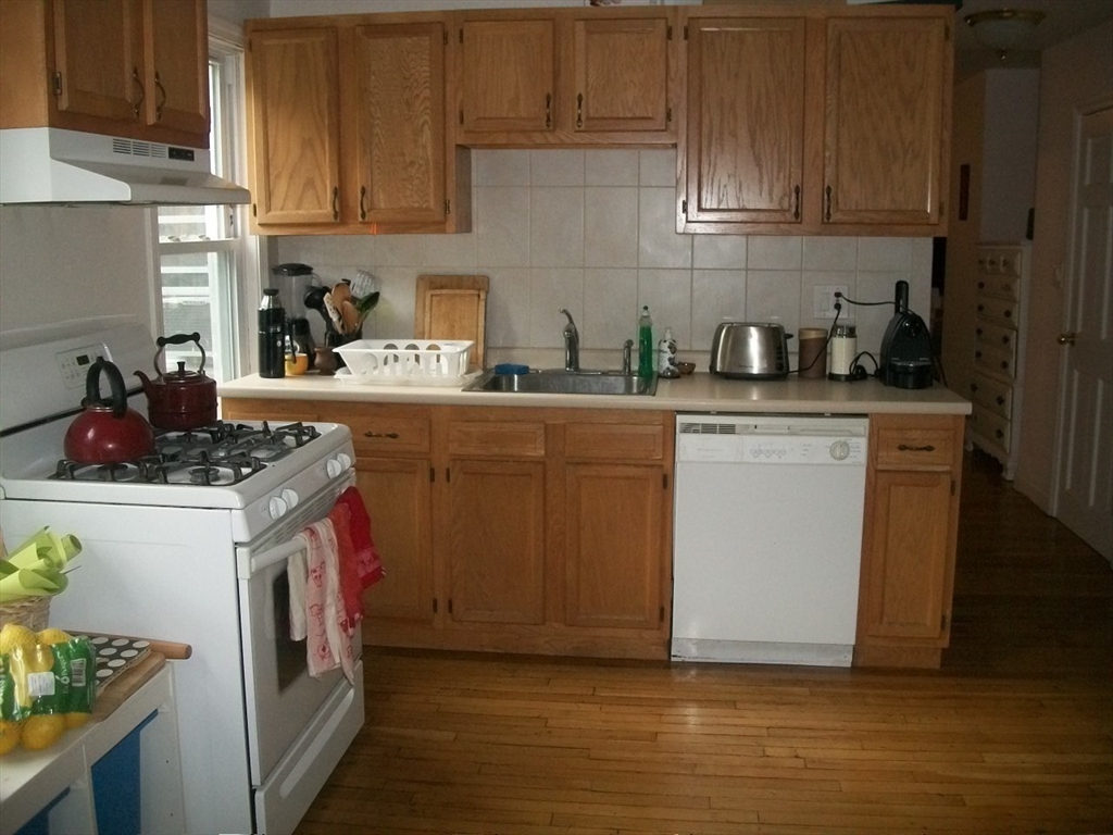 2 bed, 1 bath apartment for rent at 32 Magazine St Unit 1, Cambridgeport — photo 9 of 10
