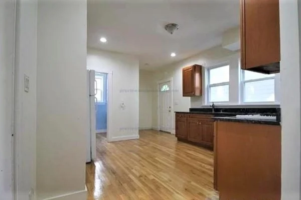 7 bed, 2 bath apartment for rent at 32 Mansfield St, Allston — photo 2 of 20