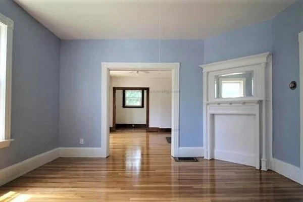 7 bed, 2 bath apartment for rent at 32 Mansfield St, Allston — photo 3 of 20