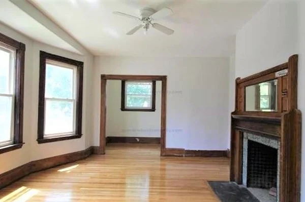7 bed, 2 bath apartment for rent at 32 Mansfield St, Allston — photo 5 of 20