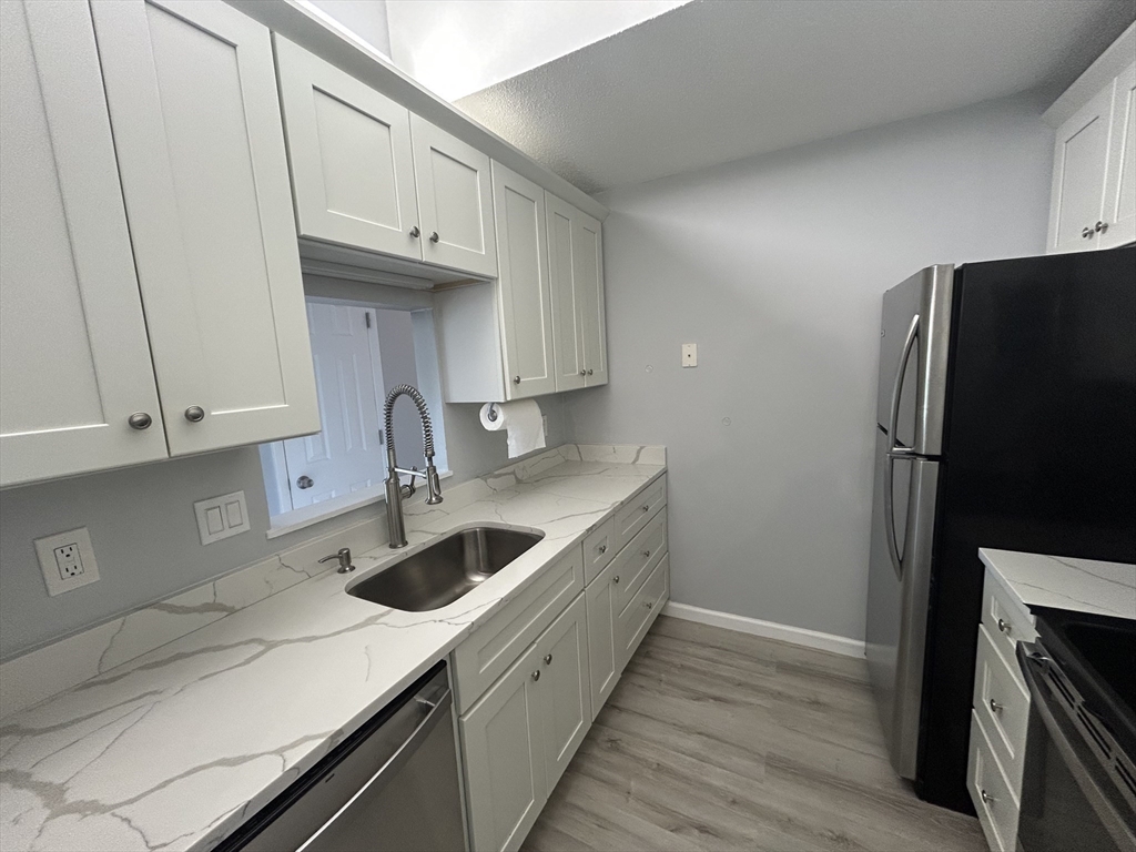 2 bed, 2 bath apartment for rent at 32 Maple Crest Cir Unit I, Holyoke — photo 3 of 23
