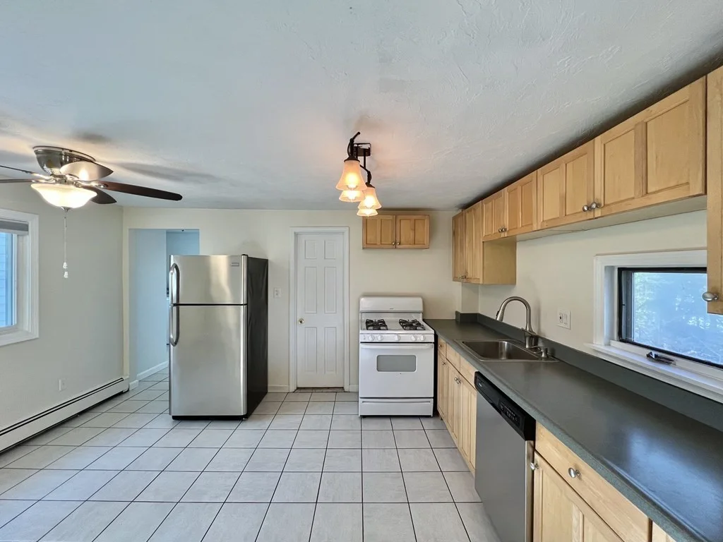 2 bed, 1 bath apartment for rent at 32 Massachusetts Ave Unit 2, Walpole — photo 2 of 12