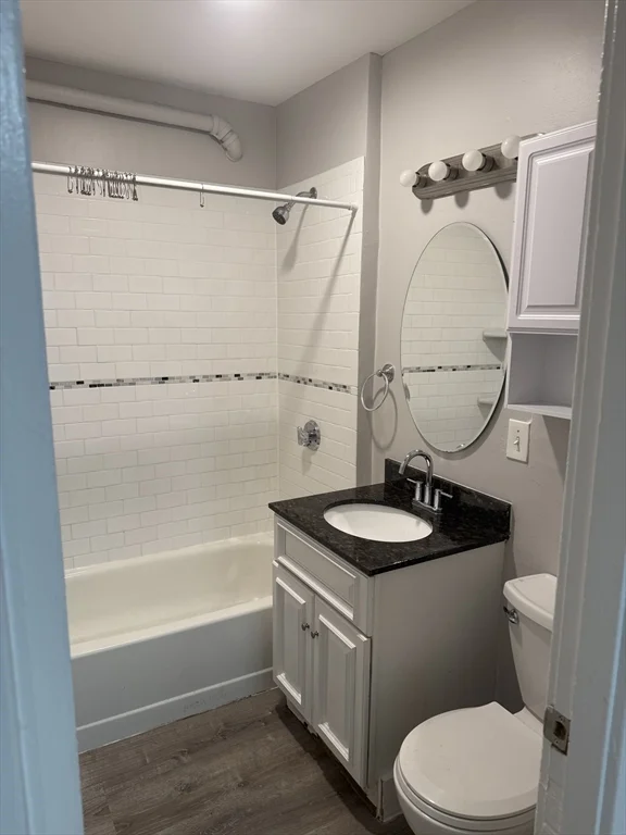 2 bed, 1 bath apartment for rent at 32 Mechanic St Unit 2L, Fitchburg — photo 3 of 5