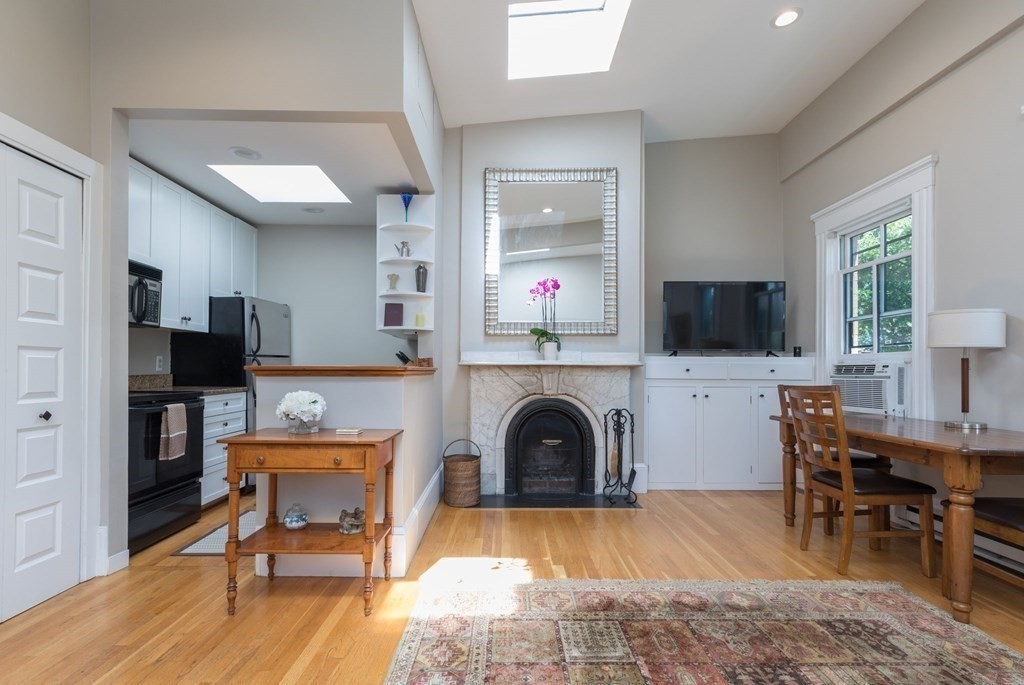 1 bed, 1 bath apartment for rent at 32 Milford Unit 4, South End — photo 4 of 13