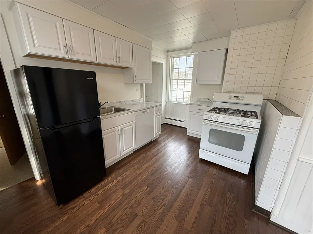 4 bed, 1 bath apartment for rent at 32 Mount Pleasant St Unit 2, Rockport — photo 5 of 19