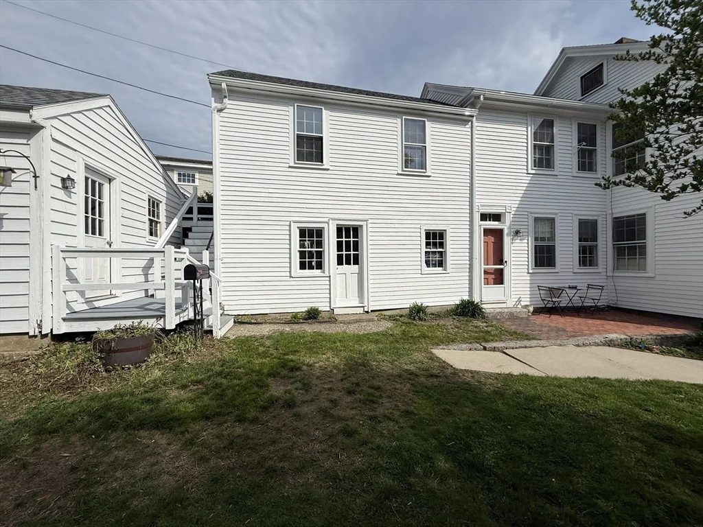 4 bed, 1 bath apartment for rent at 32 Mount Pleasant St Unit 2, Rockport — photo 2 of 19