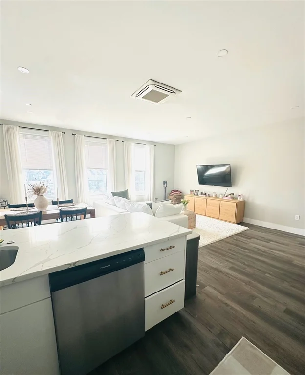 1 bed, 1 bath apartment for rent at 32 Norwood St Unit 4, Dorchester — photo 4 of 19