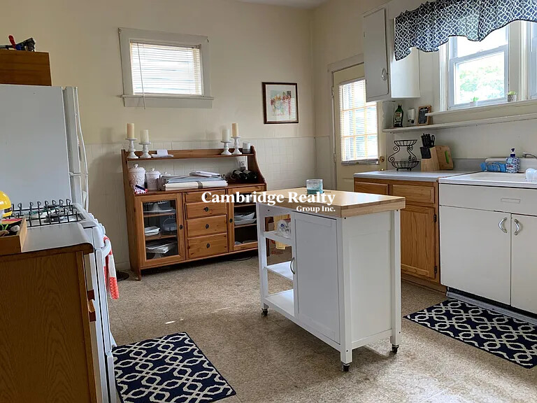 1 bed, 1 bath apartment for rent at 32 Oak St Unit 1, Ward Two — photo 10 of 13