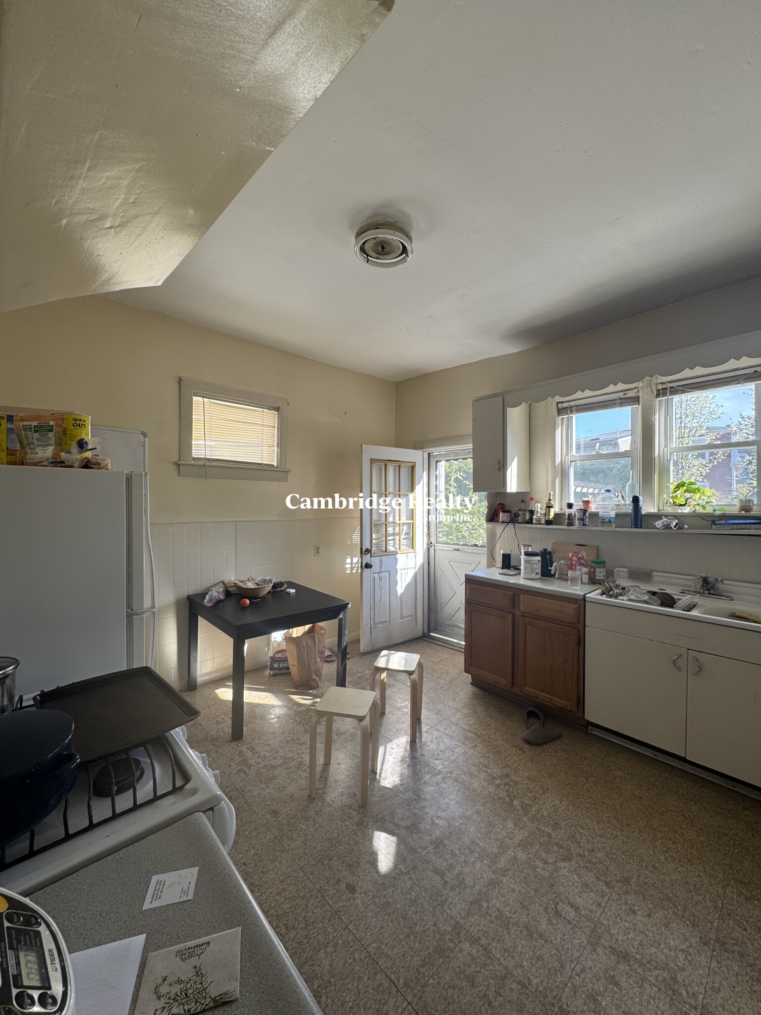 1 bed, 1 bath apartment for rent at 32 Oak St Unit 1, Ward Two — photo 4 of 13