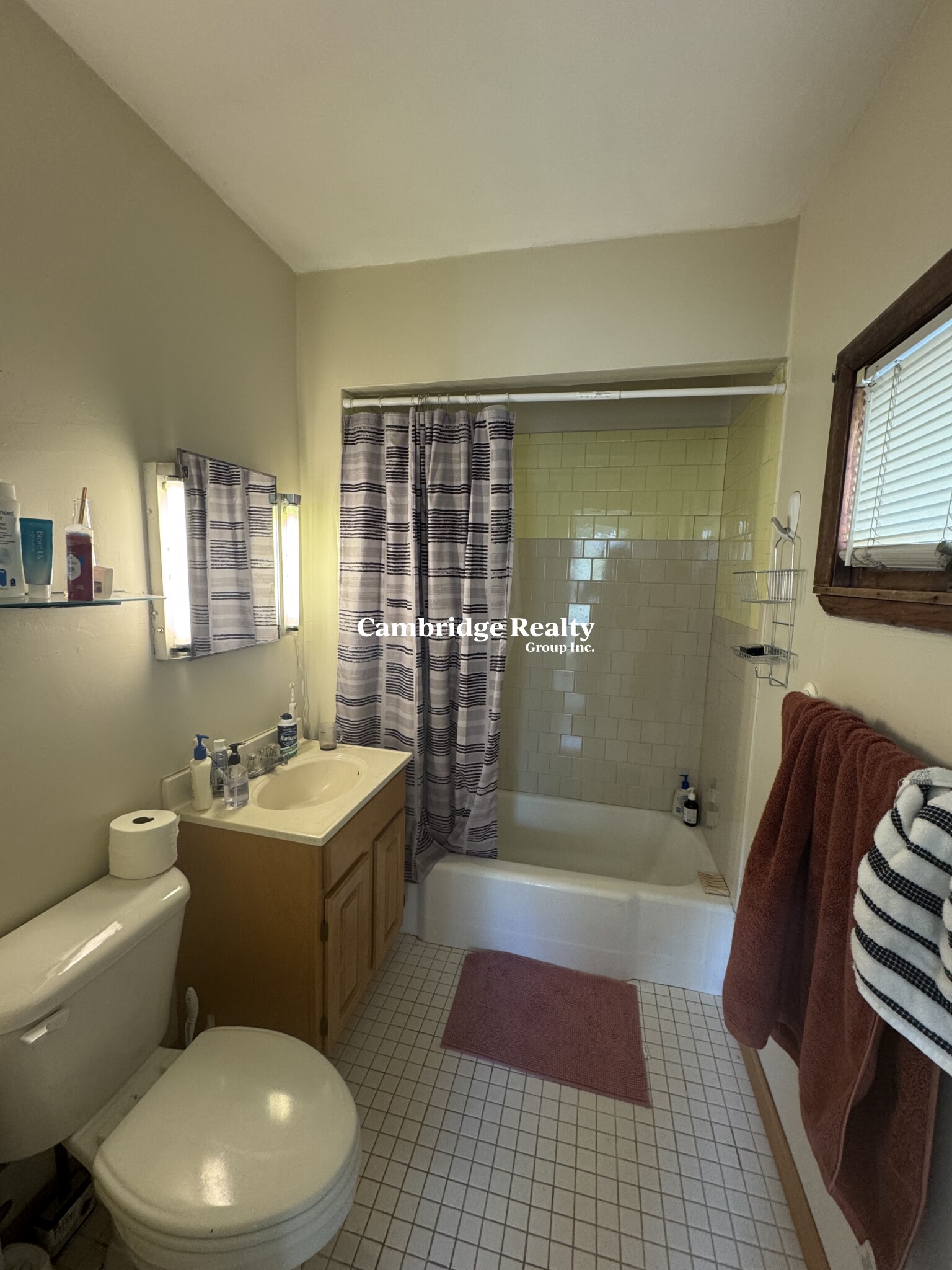 1 bed, 1 bath apartment for rent at 32 Oak St Unit 1, Ward Two — photo 5 of 13