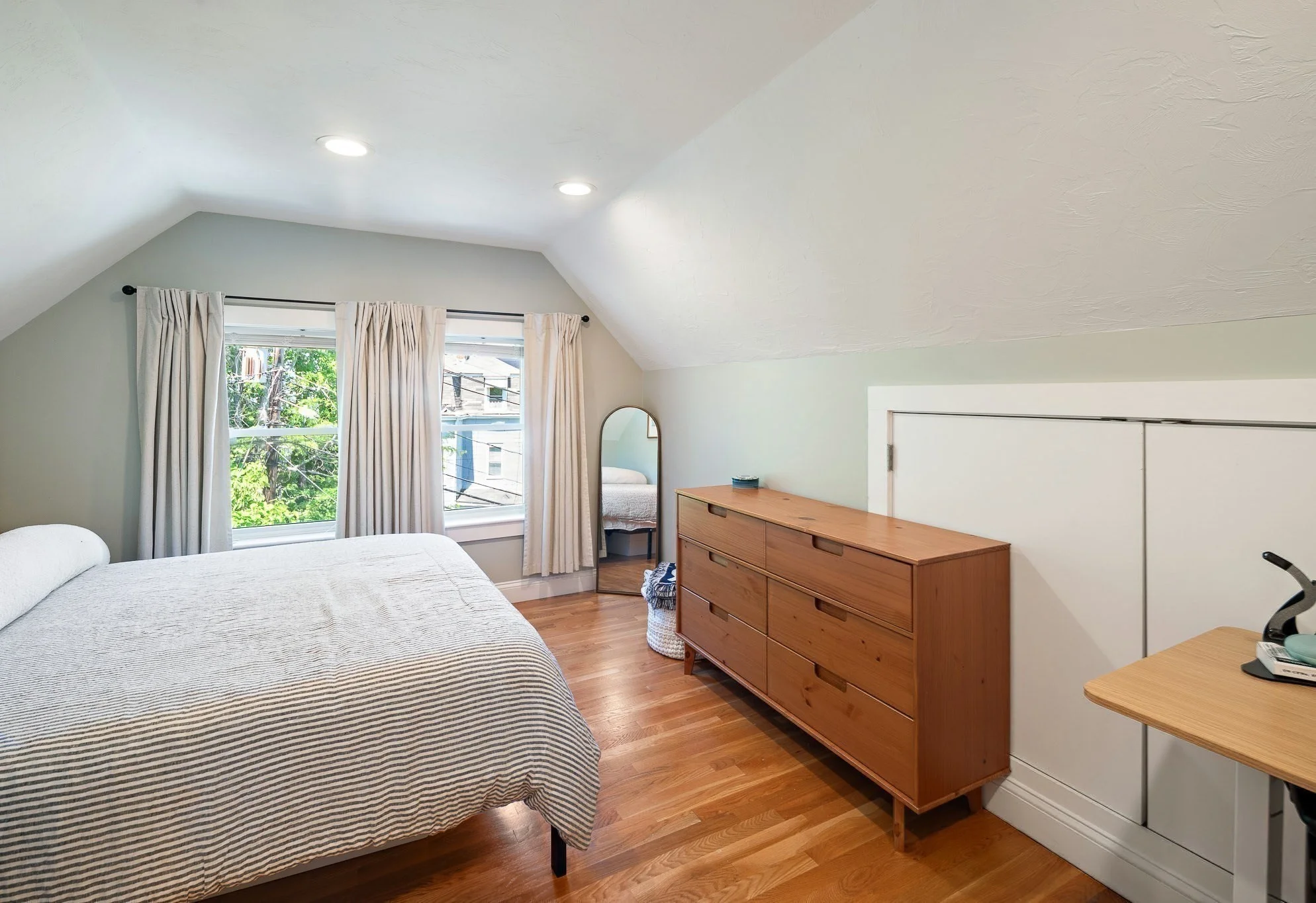 3 bed, 2 bath apartment for rent at 32 Oakland St Unit 32, Newton Corner — photo 9 of 15