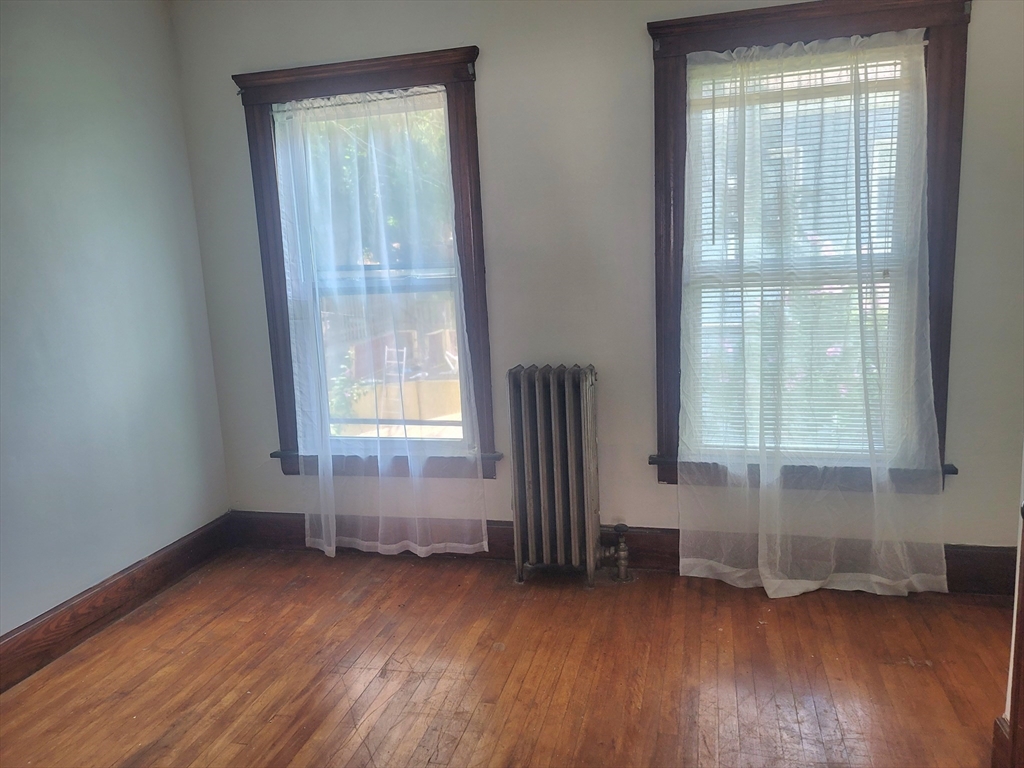 3 bed, 1 bath apartment for rent at 32 Paine St Unit 2, Worcester — photo 15 of 17