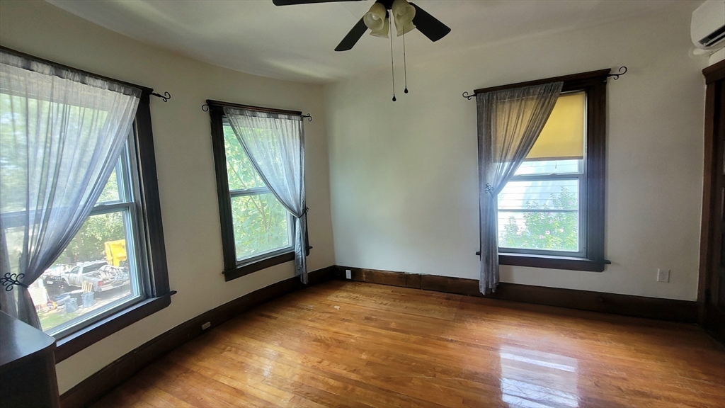 3 bed, 1 bath apartment for rent at 32 Paine St Unit 2, Worcester — photo 7 of 17